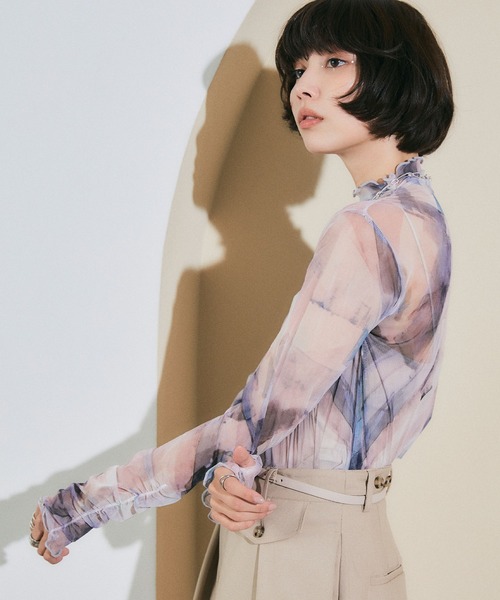 ELLEgirl（エルガール）の「ハイネック転写総柄シアートップス【ELLEgirl/エル ガール】（Tシャツ/カットソー・レディース・ベージュ系その他/ピンク・FREE）」の10枚目の写真