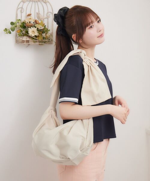 ems excite（エムズエキサイト）の「リボンショルダーバッグ（ショルダーバッグ・レディース・オフホワイト/ブラック/パープル・ONE SIZE）」の4枚目の写真