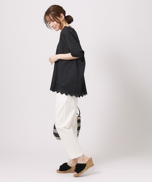 SHOO・LA・RUE(シューラルー)の「◆【体型カバー/コットン100%】5分袖 スカラップレース刺繍ブラウス(シャツ/ブラウス・レディース・マスタード/ブラック/オフホワイト・02/04/03)」の19枚目の写真