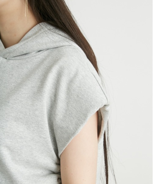 LILY BROWN（リリーブラウン）の「サイドドロストショートフーディ（その他トップス・レディース・グレー/イエロー/ネイビー・FREE）」の11枚目の写真