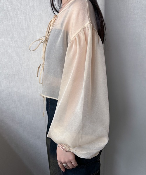 EPIMI E'PIMMY（エピミエピミー）の「2wayオーガンジーボリューム袖リボンブラウス（シャツ/ブラウス・レディース・ベージュ/ピンクベージュ/オフホワイト/チャコールグレー・MEDIUM）」の5枚目の写真