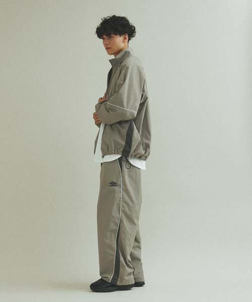 UMBRO(アンブロ)の「UMBRO / アンブロ 417別注 トラックパンツ(その他パンツ・メンズ・ベージュ/ネイビー・MEDIUM/LARGE/X-LARGE)」の14枚目の写真