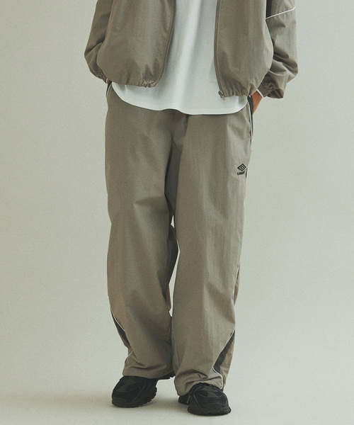 UMBRO(アンブロ)の「UMBRO / アンブロ 417別注 トラックパンツ(その他パンツ・メンズ・ベージュ/ネイビー・MEDIUM/LARGE/X-LARGE)」の17枚目の写真