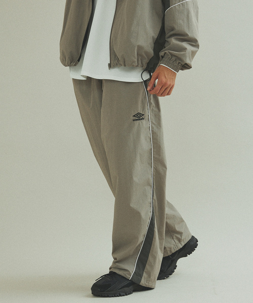 UMBRO(アンブロ)の「UMBRO / アンブロ 417別注 トラックパンツ(その他パンツ・メンズ・ベージュ/ネイビー・MEDIUM/LARGE/X-LARGE)」の18枚目の写真