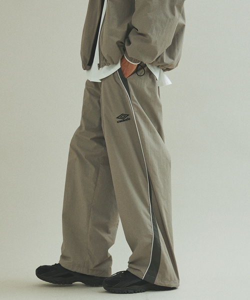 UMBRO(アンブロ)の「UMBRO / アンブロ 417別注 トラックパンツ(その他パンツ・メンズ・ベージュ/ネイビー・MEDIUM/LARGE/X-LARGE)」の19枚目の写真