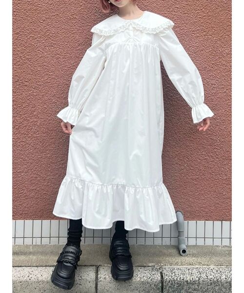 merry jenny（メリージェニー）の「フリルカラーギャザーワンピース（ワンピース・レディース・ブラック/オフホワイト/グレー・FREE）」の2枚目の写真