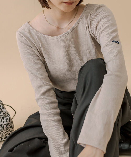 mline（エムライン）の「[mline]チビ長袖ロングTシャツ（Tシャツ/カットソー・レディース・ブラック/オフホワイト/チャコールグレー/グリーン/レッド/ベージュ/ピンク・FREE）」の4枚目の写真