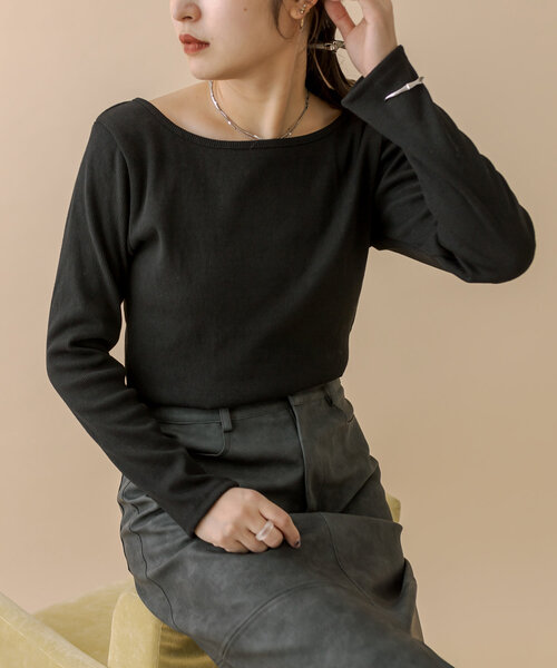 mline（エムライン）の「[mline]チビ長袖ロングTシャツ（Tシャツ/カットソー・レディース・ブラック/オフホワイト/チャコールグレー/グリーン/レッド/ベージュ/ピンク・FREE）」の3枚目の写真