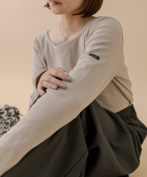 mline（エムライン）の「[mline]チビ長袖ロングTシャツ（Tシャツ/カットソー・レディース・ブラック/オフホワイト/チャコールグレー/グリーン/レッド/ベージュ/ピンク・FREE）」の18枚目の写真