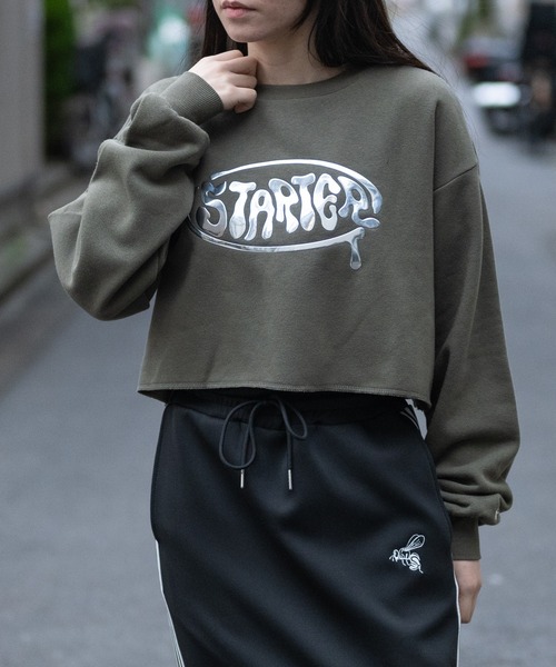 STARTER BLACK LABEL(スターターブラックレーベル)の「【t】〔STARTER BLACK LABEL〕メタルプリント カットオフ ショート丈 スウェット(スウェット・レディース・ブラック/カーキ/チャコールグレー/ホワイト・MEDIUM/LARGE)」の4枚目の写真