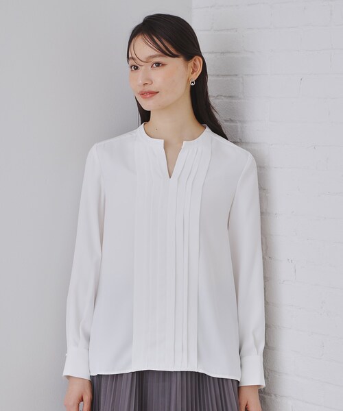 OPAQUE.CLIP(オペークドットクリップ)の「《通勤・セレモニー対応》フロントタックブラウス【洗濯機洗い可】(シャツ/ブラウス・レディース・ホワイト・36/38/42/40)」の6枚目の写真