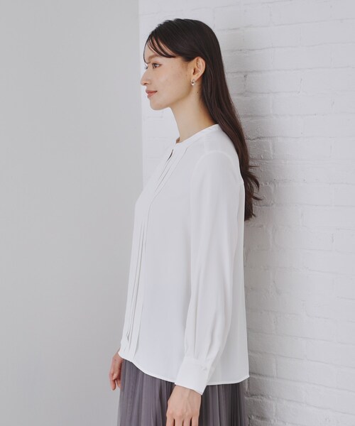 OPAQUE.CLIP(オペークドットクリップ)の「《通勤・セレモニー対応》フロントタックブラウス【洗濯機洗い可】(シャツ/ブラウス・レディース・ホワイト・36/38/42/40)」の7枚目の写真