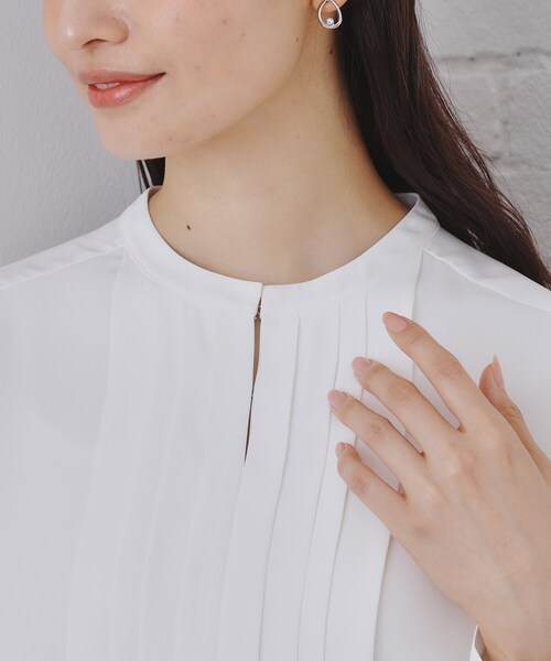 OPAQUE.CLIP(オペークドットクリップ)の「《通勤・セレモニー対応》フロントタックブラウス【洗濯機洗い可】(シャツ/ブラウス・レディース・ホワイト・36/38/42/40)」の11枚目の写真