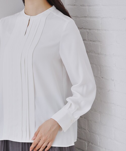 OPAQUE.CLIP(オペークドットクリップ)の「《通勤・セレモニー対応》フロントタックブラウス【洗濯機洗い可】(シャツ/ブラウス・レディース・ホワイト・36/38/42/40)」の12枚目の写真