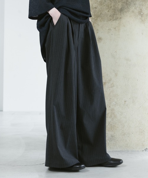 remer(リメール)の「ルーズベーシックタックワイドバギーパンツ / loose basic tuck wide buggy PT(スラックス・メンズ・グレイッシュベージュ/ブラック/ダークブラウン/ネイビー/ベージュ/グレー/ブルー/チャコールグレー/ブラック系その他/ブラウン系その他/ブラック系/サックスブルー/ストライプ/ブラウン系その他2/グレー系その他・LARGE/MEDIUM/SMALL/X-SMALL)」の15枚目の写真