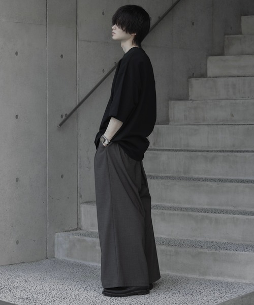 remer(リメール)の「loose basic tuck wide buggy PT / ルーズベーシックタックワイドバギーパンツ(スラックス・メンズ・グレイッシュベージュ/ブラック/ダークブラウン/ネイビー/ベージュ/グレー/ブルー/チャコールグレー/ブラック系その他/ブラウン系その他/ブラック系/サックスブルー・LARGE/MEDIUM/SMALL/X-SMALL)」の16枚目の写真