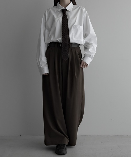 remer(リメール)の「loose basic tuck wide buggy PT / ルーズベーシックタックワイドバギーパンツ(スラックス・メンズ・グレイッシュベージュ/ブラック/ダークブラウン/ネイビー/ベージュ/グレー/ブルー/チャコールグレー/ブラック系その他/ブラウン系その他/ブラック系/サックスブルー・LARGE/MEDIUM/SMALL/X-SMALL)」の14枚目の写真