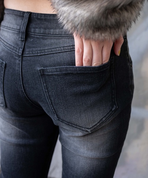 WEGO（ウィゴー）の「WEGO/ローライズスーパーフレアデニムパンツ（デニムパンツ・レディース・ブラック/インディゴブルー・MEDIUM/SMALL）」の8枚目の写真