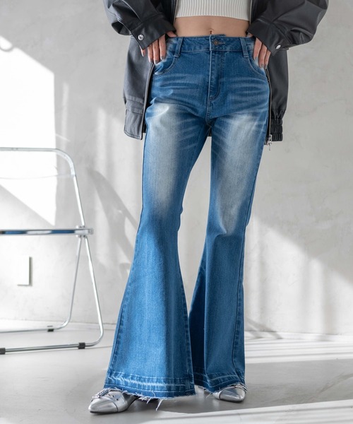 WEGO（ウィゴー）の「WEGO/ローライズスーパーフレアデニムパンツ（デニムパンツ・レディース・ブラック/インディゴブルー・MEDIUM/SMALL）」の9枚目の写真