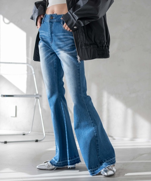 WEGO（ウィゴー）の「WEGO/ローライズスーパーフレアデニムパンツ（デニムパンツ・レディース・ブラック/インディゴブルー・MEDIUM/SMALL）」の11枚目の写真