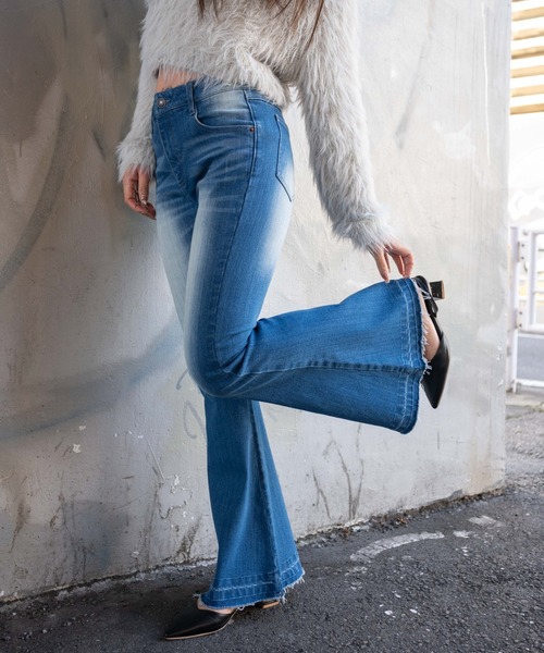 WEGO（ウィゴー）の「WEGO/ローライズスーパーフレアデニムパンツ（デニムパンツ・レディース・ブラック/インディゴブルー・MEDIUM/SMALL）」の16枚目の写真