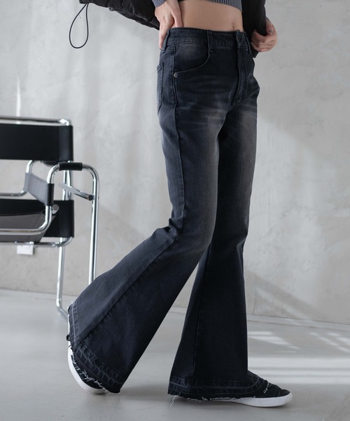 WEGO（ウィゴー）の「WEGO/ローライズスーパーフレアデニムパンツ（デニムパンツ・レディース・ブラック/インディゴブルー・MEDIUM/SMALL）」の21枚目の写真