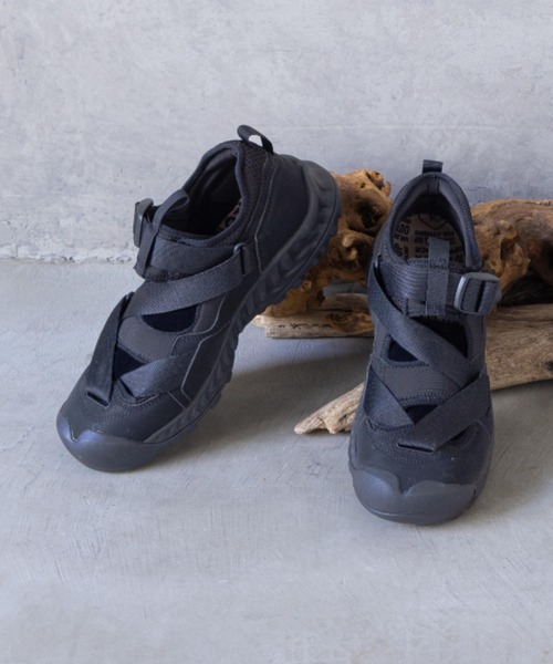 KEEN(キーン)の「HOODZERRA SANDAL / フッドゼラ サンダル / ALL GENDER スニーカーサンダル(サンダル・レディース・ブラック・23.5cm/24cm/24.5cm/25cm/25.5cm/26cm/26.5cm/27cm/27.5cm/28cm/28.5cm/29cm/23cm)」の8枚目の写真