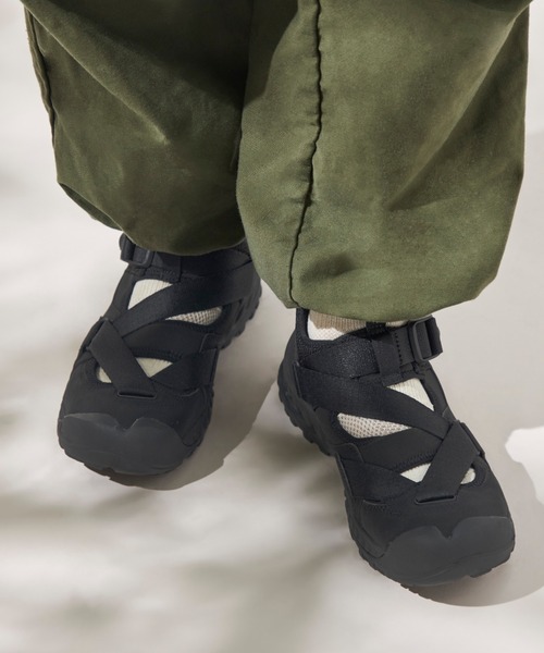 KEEN(キーン)の「HOODZERRA SANDAL / フッドゼラ サンダル / ALL GENDER スニーカーサンダル(サンダル・レディース・ブラック・23.5cm/24cm/24.5cm/25cm/25.5cm/26cm/26.5cm/27cm/27.5cm/28cm/28.5cm/29cm/23cm)」の10枚目の写真