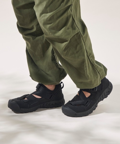KEEN(キーン)の「HOODZERRA SANDAL / フッドゼラ サンダル / ALL GENDER スニーカーサンダル(サンダル・レディース・ブラック・23.5cm/24cm/24.5cm/25cm/25.5cm/26cm/26.5cm/27cm/27.5cm/28cm/28.5cm/29cm/23cm)」の9枚目の写真
