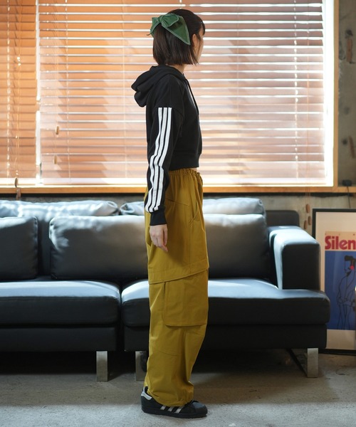 adidas（アディダス）の「adidas/アディダス クロップド丈パーカー KVC41（パーカー・レディース・レッド/ブラック×ホワイト・M/L）」の8枚目の写真