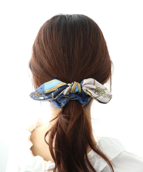 Three Four Time（ｽﾘｰﾌｫｰﾀｲﾑ）の「スカーフ柄リボンシュシュ（シュシュ・レディース・ピンク/ネイビー/ブラック・FREE）」の3枚目の写真