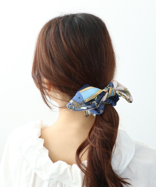 Three Four Time（ｽﾘｰﾌｫｰﾀｲﾑ）の「スカーフ柄リボンシュシュ（シュシュ・レディース・ピンク/ネイビー/ブラック・FREE）」の7枚目の写真