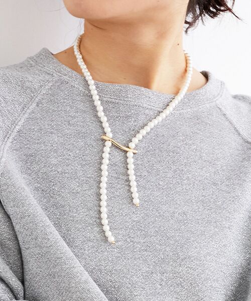 le.coeur blanc(ルクールブラン)の「パールラリエットネックレス(ネックレス・レディース・オフホワイト・FREE)」の4枚目の写真