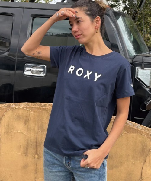 ROXY（ロキシー）の「SPORTS /ロキシーロゴ半袖Tシャツ（Tシャツ/カットソー・レディース・ネイビー/ホワイト/ピンク/ブラック・MEDIUM/SMALL/LARGE）」の2枚目の写真