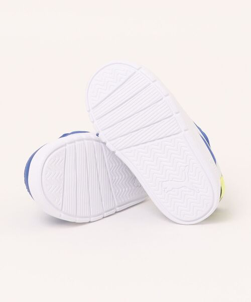 PUMA（プーマ）の「《PUMA》ｺｰﾄﾌﾚｯｸｽ v3 EASE IN ｲﾝﾌｧﾝﾄ（スリッポン・キッズ・ブルー/ブラック/ピンク系その他・14.0cm/15.0cm/16.0cm/13.0cm）」の5枚目の写真