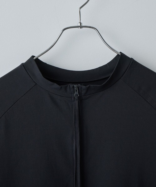 COLONY 2139（コロニートゥーワンスリーナイン）の「ジップアップラッシュガード（ラッシュガード・レディース・ブラック・FREE）」の3枚目の写真