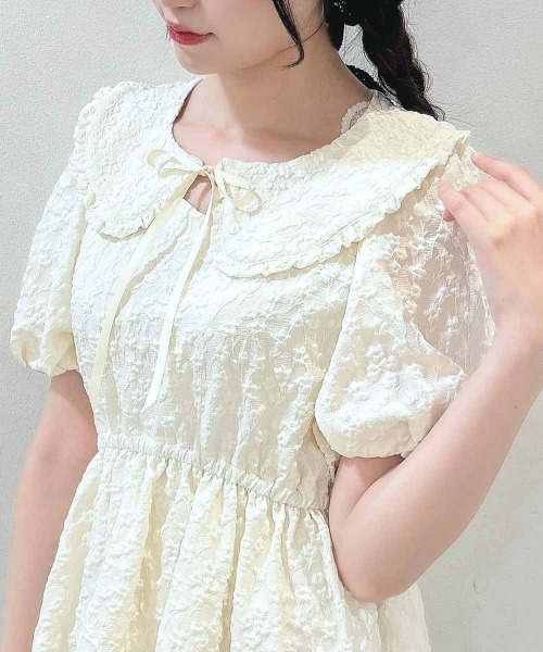 F i.n.t（フィント）の「【３点セット】フラワージャガードブラウスセットアップ【1枚で快適】/ fint　フィント（セットアップ・レディース・アイボリー/ブラック・FREE）」の3枚目の写真