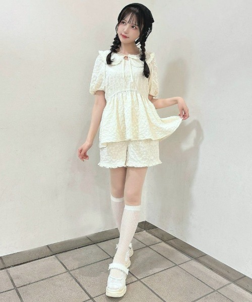 F i.n.t（フィント）の「【３点セット】フラワージャガードブラウスセットアップ【1枚で快適】/ fint　フィント（セットアップ・レディース・アイボリー/ブラック・FREE）」の4枚目の写真