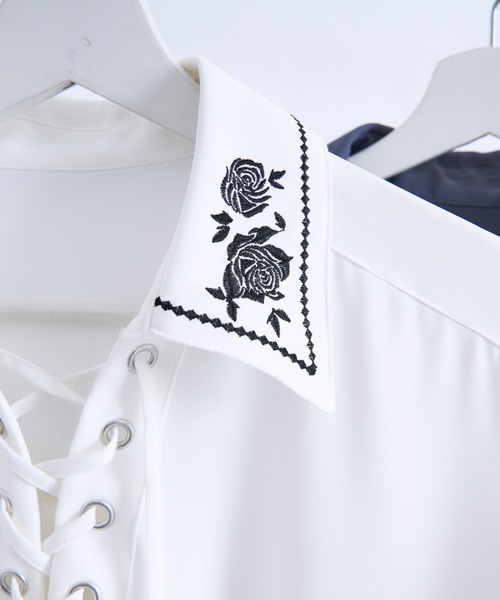 Ellno Loset（エルノロゼット）の「レースアップフラワー刺繍シャツ（シャツ/ブラウス・メンズ・オフホワイト/ブルーグレー/ブラック/ボルドー・MEDIUM/LARGE/SMALL）」の7枚目の写真
