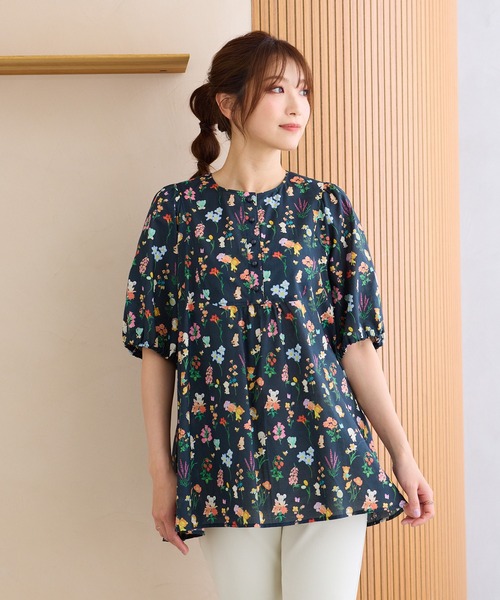 Jolly Poupee(ジョリープッペ)の「【22fabric】花の木/ブラウス(シャツ/ブラウス・レディース・ネイビー/ベージュ・42/38/46)」の1枚目の写真