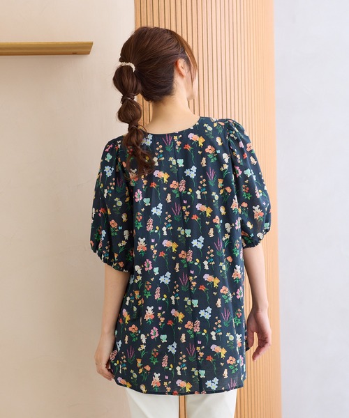 Jolly Poupee(ジョリープッペ)の「【22fabric】花の木/ブラウス(シャツ/ブラウス・レディース・ネイビー/ベージュ・42/38/46)」の7枚目の写真