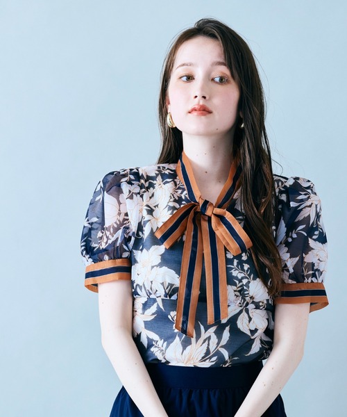 Audie a Muses(オーディアミューズ)の「フラワー×ボーダープリントブラウス(シャツ/ブラウス・レディース・ネイビー/ブルー・42/38/40)」の18枚目の写真