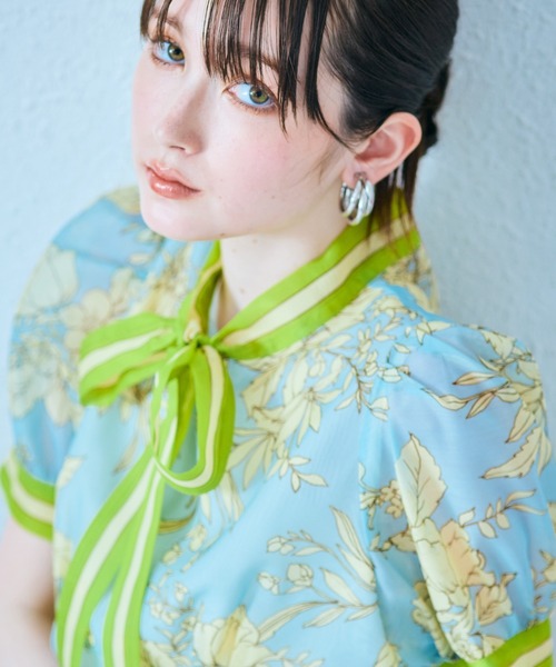Audie a Muses(オーディアミューズ)の「フラワー×ボーダープリントブラウス(シャツ/ブラウス・レディース・ネイビー/ブルー・42/38/40)」の22枚目の写真