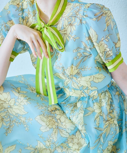 Audie a Muses(オーディアミューズ)の「フラワー×ボーダープリントブラウス(シャツ/ブラウス・レディース・ネイビー/ブルー・42/38/40)」の12枚目の写真