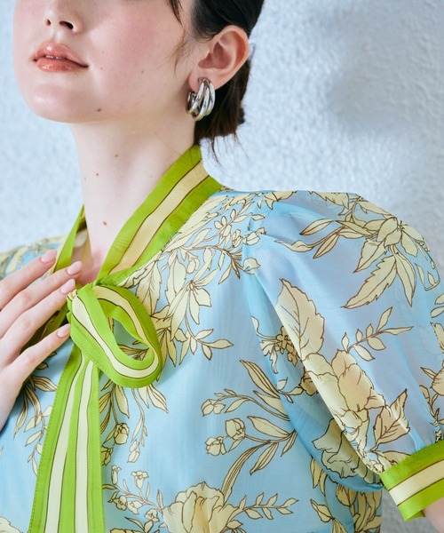 Audie a Muses(オーディアミューズ)の「フラワー×ボーダープリントブラウス(シャツ/ブラウス・レディース・ネイビー/ブルー・42/38/40)」の15枚目の写真