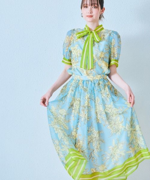 Audie a Muses(オーディアミューズ)の「フラワー×ボーダープリントブラウス(シャツ/ブラウス・レディース・ネイビー/ブルー・42/38/40)」の17枚目の写真