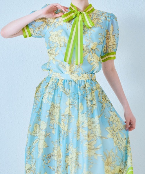 Audie a Muses(オーディアミューズ)の「フラワー×ボーダープリントブラウス(シャツ/ブラウス・レディース・ネイビー/ブルー・42/38/40)」の16枚目の写真