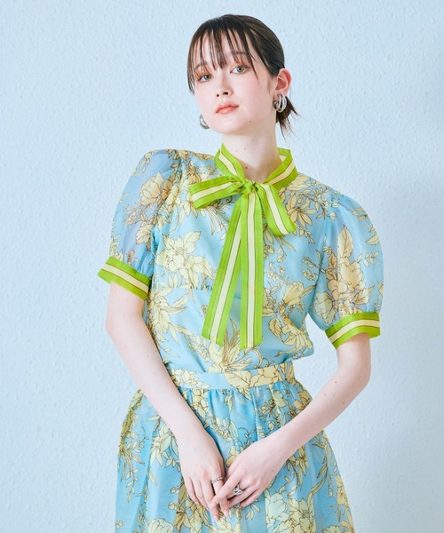 Audie a Muses(オーディアミューズ)の「フラワー×ボーダープリントブラウス(シャツ/ブラウス・レディース・ネイビー/ブルー・42/38/40)」の6枚目の写真