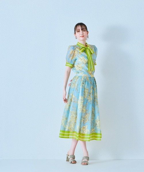 WONDERFUL WORLD  / 薔薇ボーダー半袖ブラウス I-23-6-24-13-LO-BL-HD-ZT247 フラワー×ボーダープリントブラウス（シャツ/ブラウス）｜Audie