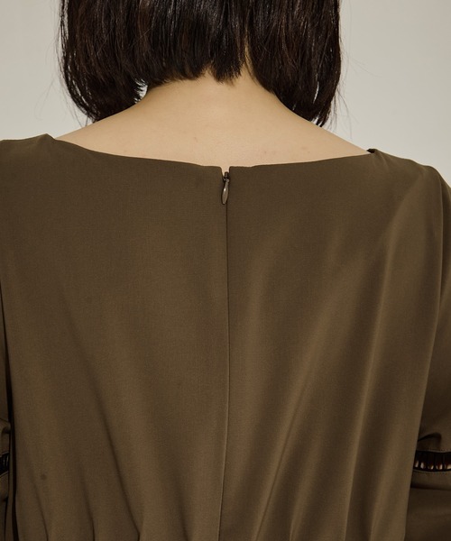 STUDIOUS（ステュディオス）の「【STUDIOUS/ステュディオス】PIN TUCK VOLIME SLEEVE DRESS/ピンタック/スリーブドレス（ワンピース・レディース・ブラック/カーキ・1/2）」の14枚目の写真